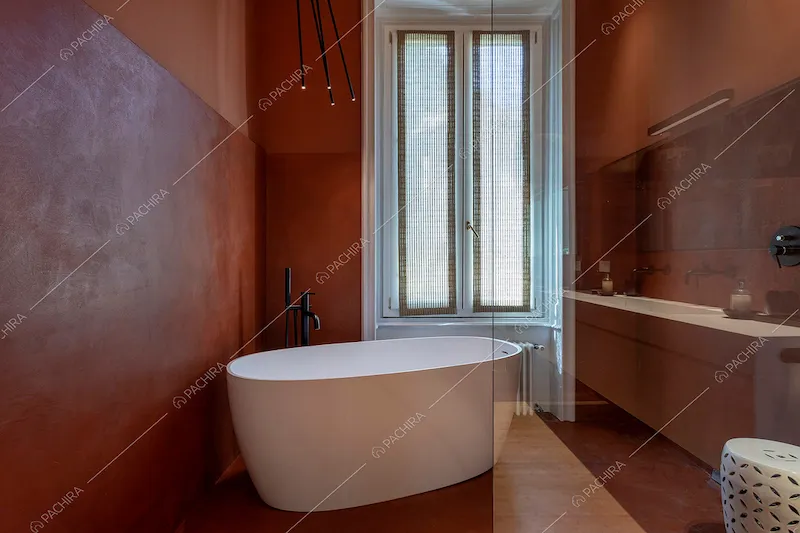 Vasca nel bagno color terra rossa