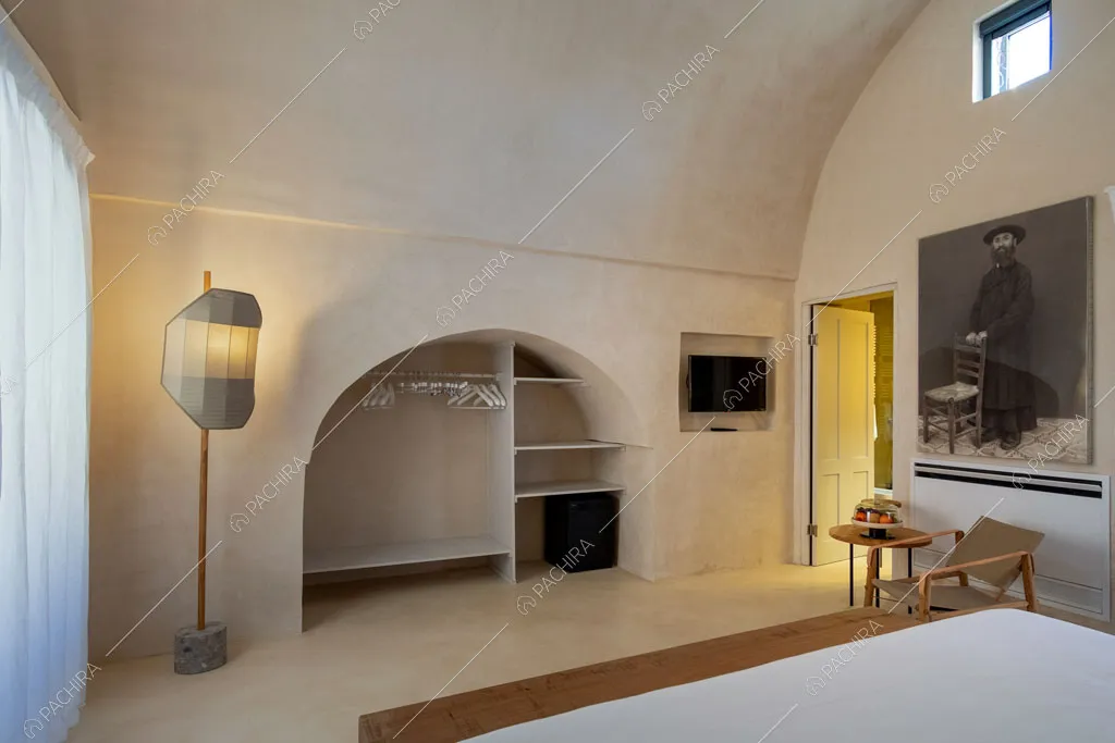 Armadio scavato nel muro della camera da letto matrimoniale
