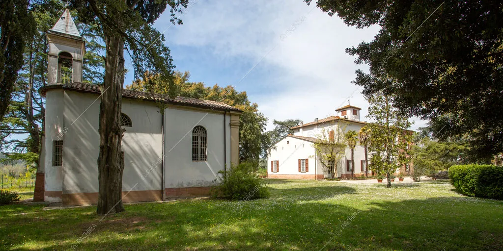 Vista sugli esterni della villa Accona, location in stile classico a Ravenna