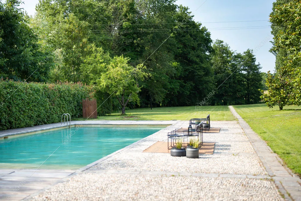 Piscina dell'agriturismo Favonio, location in stile country a Novara
