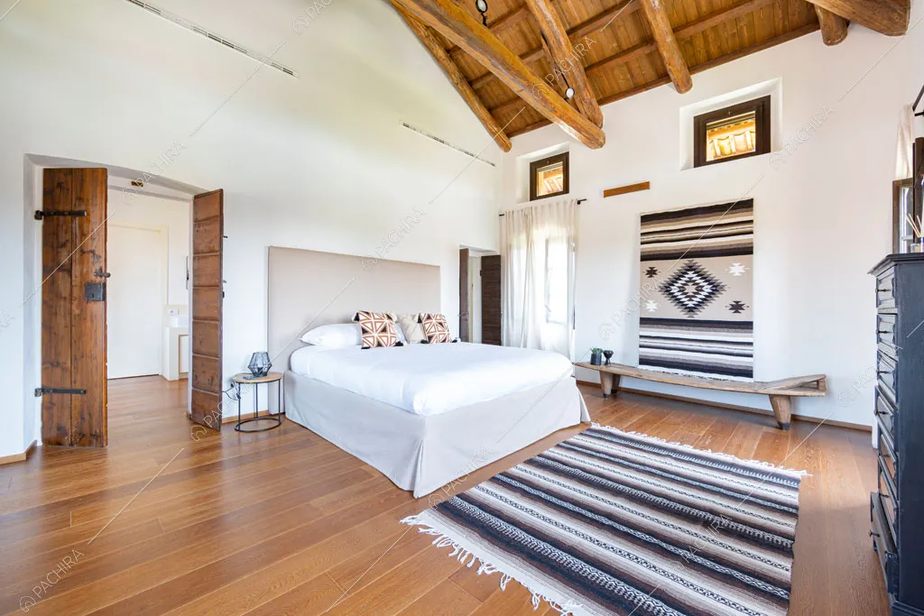 Pavimento in parquet nella camera da letto dell'agriturismo Favonio, location in stile country a Novara