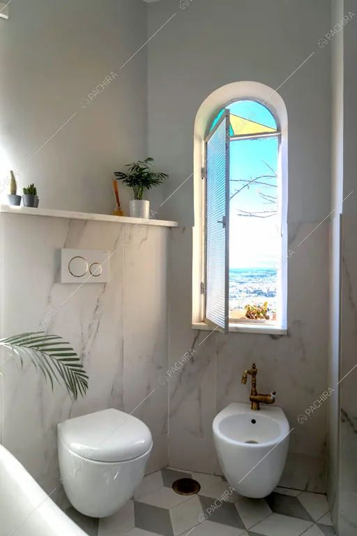 Vista sullo skyline dal bagno dell'appartamento Granadella, location in stile contemporaneo a Roma