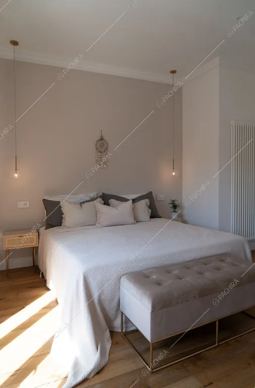 Camera da letto matrimoniale dell'appartamento Granadella, location in stile contemporaneo a Roma