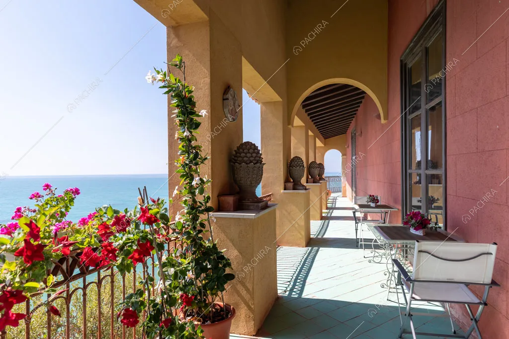 Terrazza con vista sul mare del castello Cambay, location in stile classico a Caltanissetta