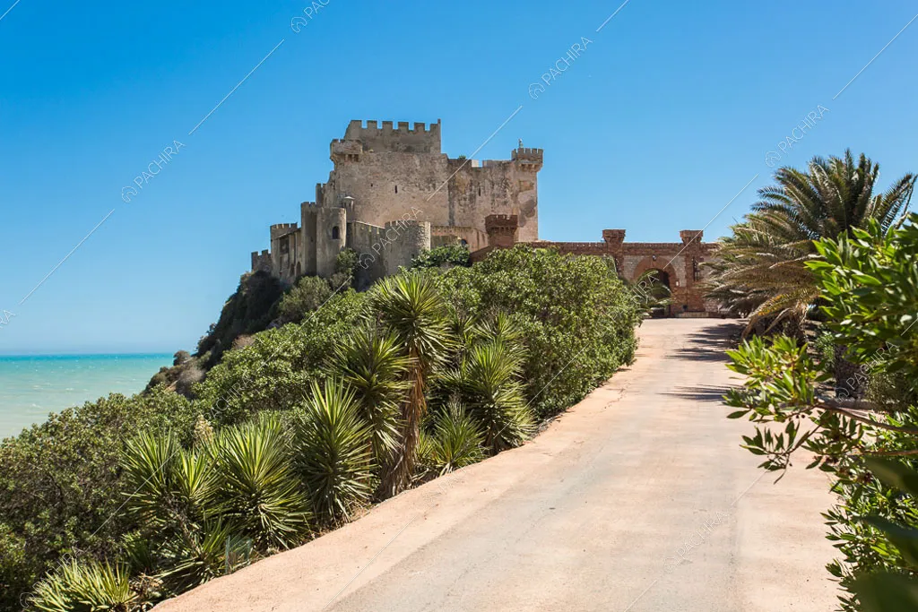 Vialetto di accesso al castello Cambay, location in stile classico a Caltanissetta