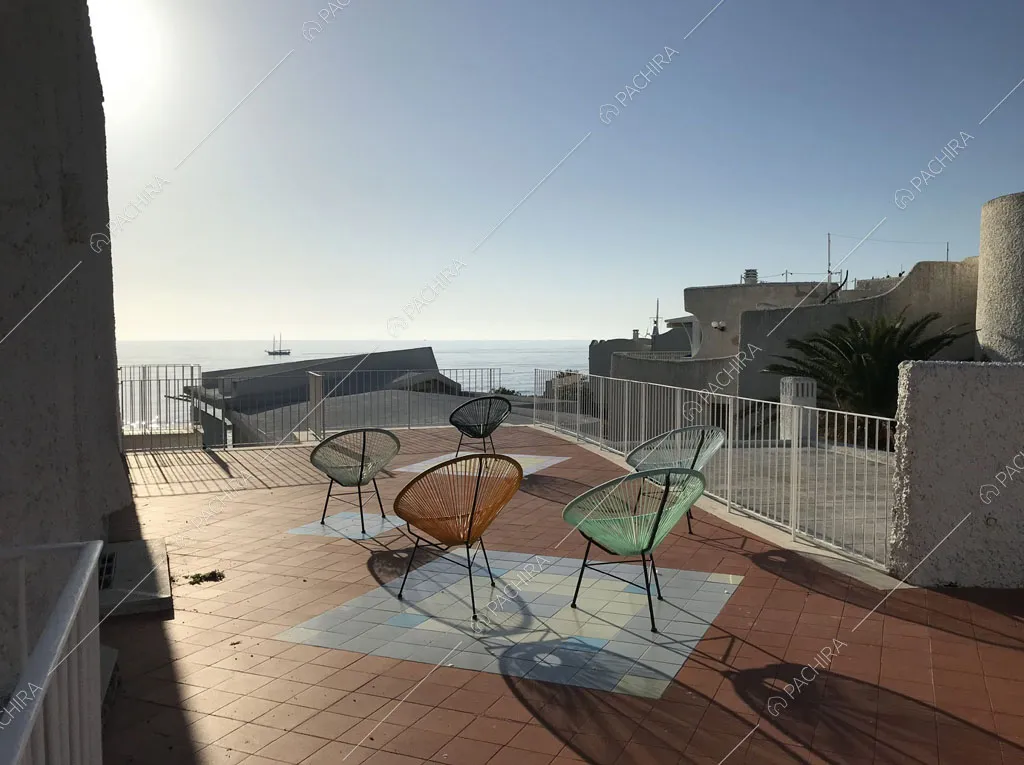 Terrazza con vista sul mare della villa Libeccio, location in stile moderno a Roma