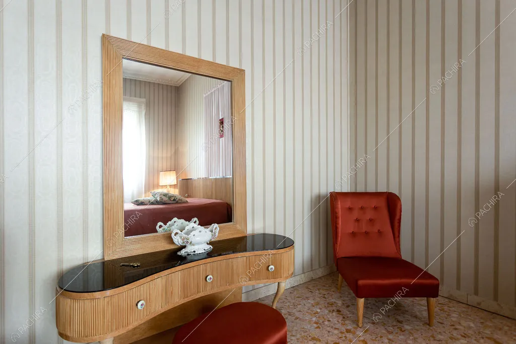 Camera da letto matrimoniale della dimora storica Romero, location in stile classico a Campobasso