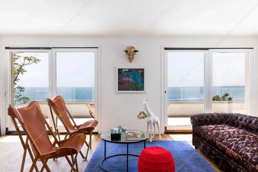 Vetrate con vista sul mare della villa Karoo, location in stile moderno a Siracusa