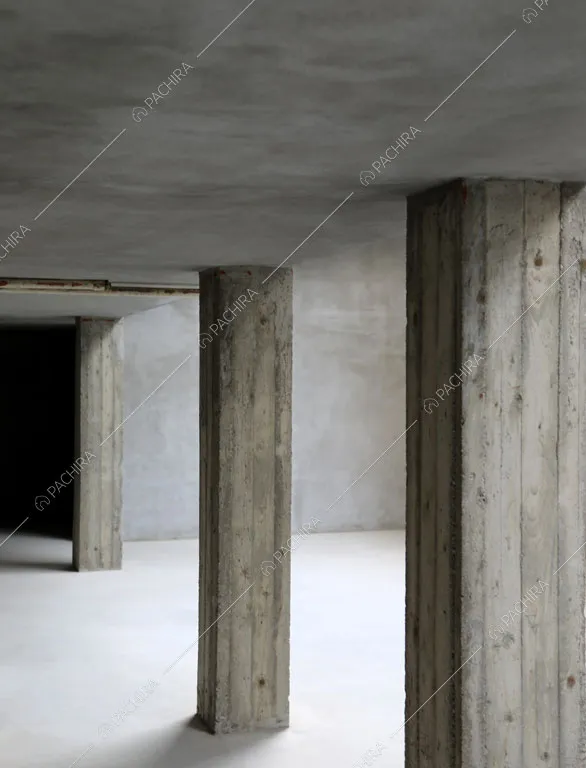 Soffitto in cemento a vista nell'espositivo Bayuda, location in stile industriale a Milano