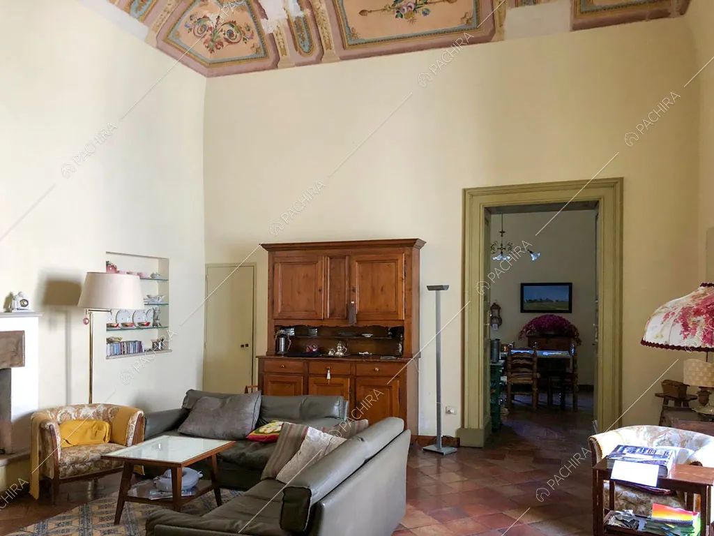 Sala con soffitto affrescato della dimora storica Volturno, location in stile classico a Lecce