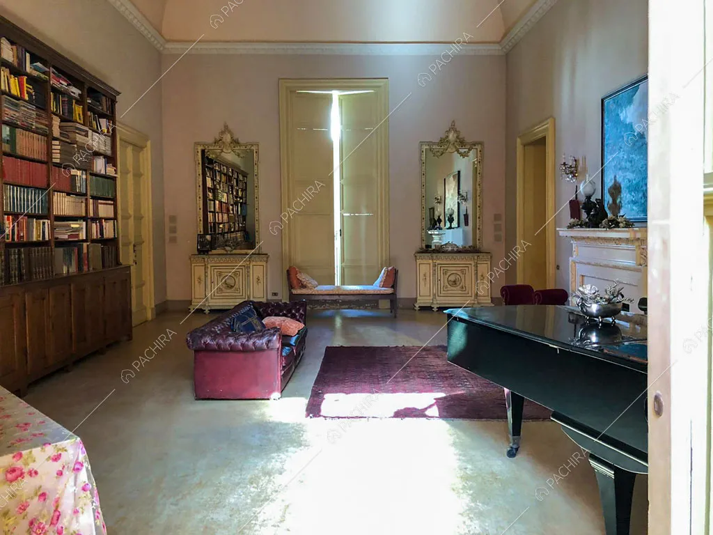 Biblioteca della dimora storica Volturno, location in stile classico a Lecce