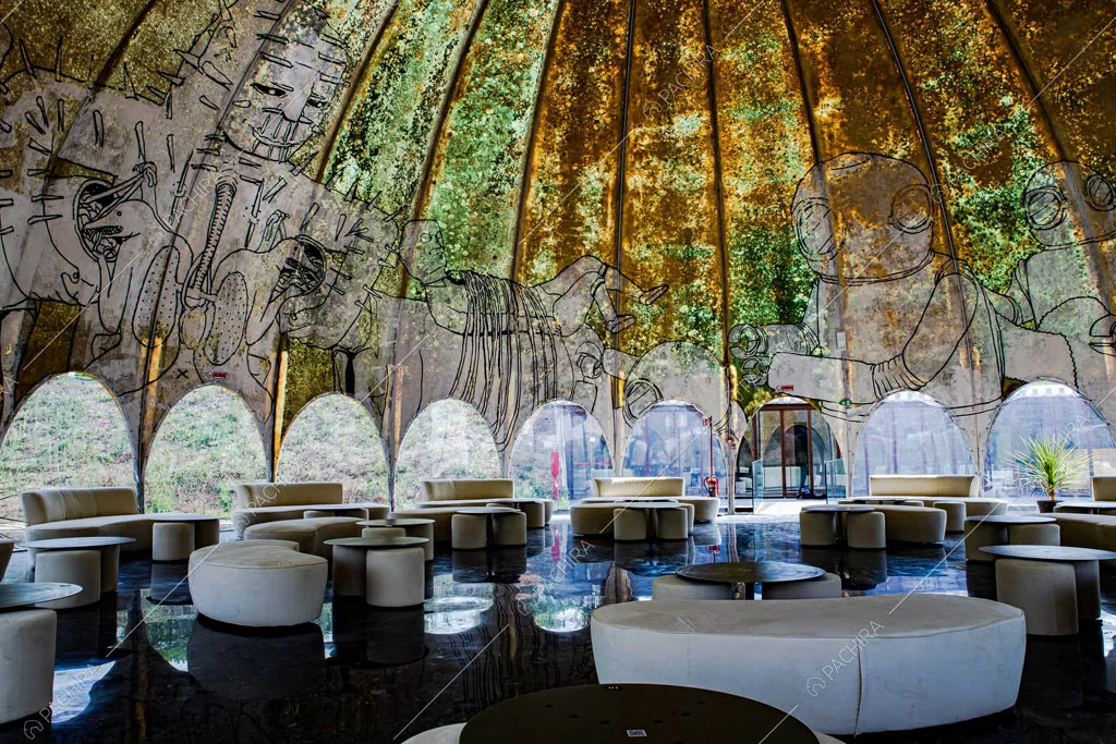 Veranda a cupola del locale Pink Drift, location in stile eclettico a Ravenna
