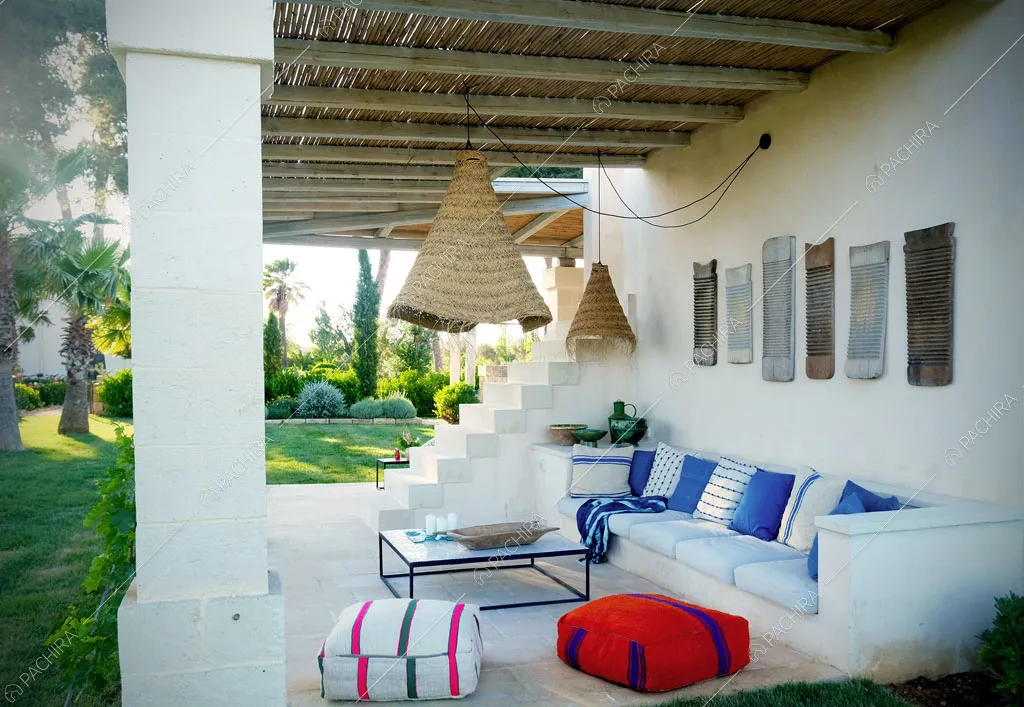 Porticato con colonne della villa Bali, location in stile contemporaneo a Lecce