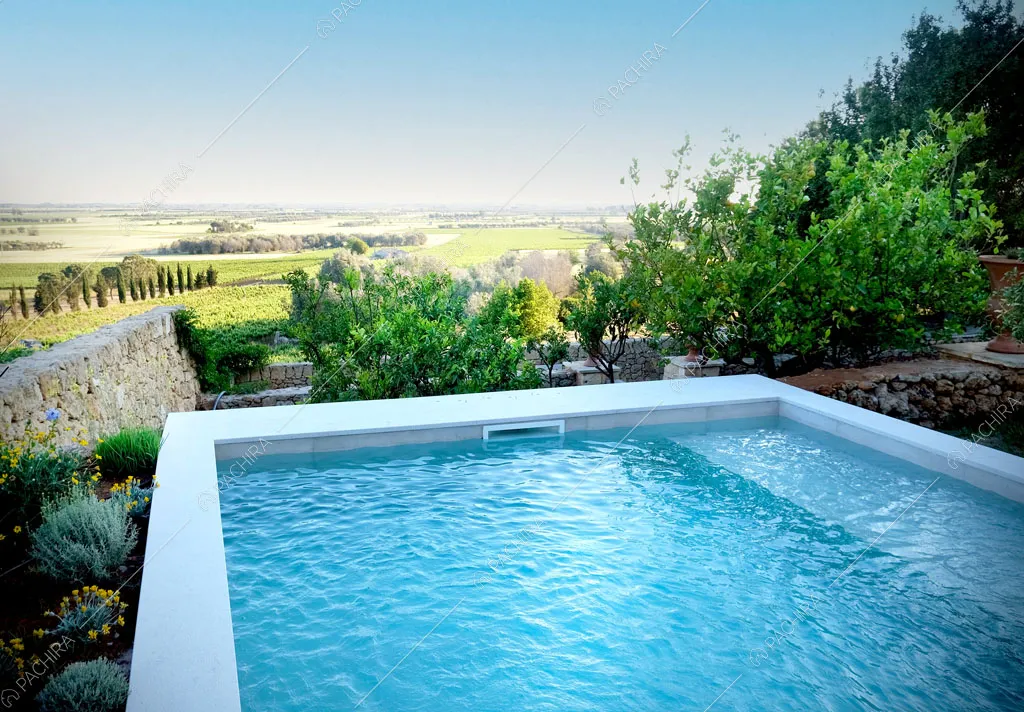 Piscina della villa Bali, location in stile contemporaneo a Lecce