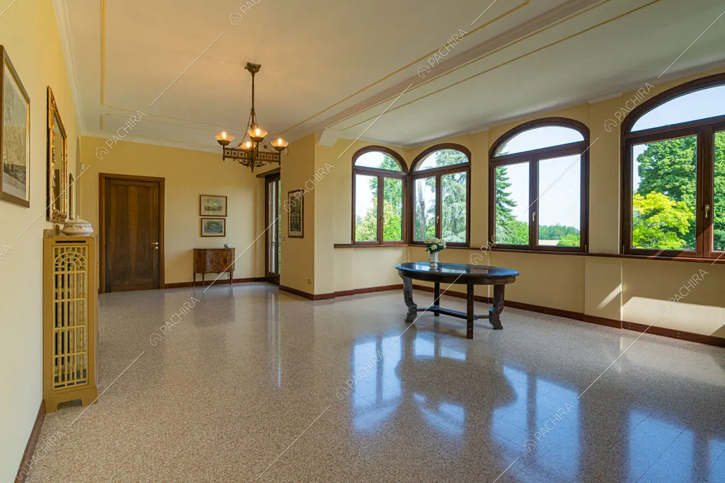 Luminosa sala della villa Ramaria, location in stile classico a Ravenna