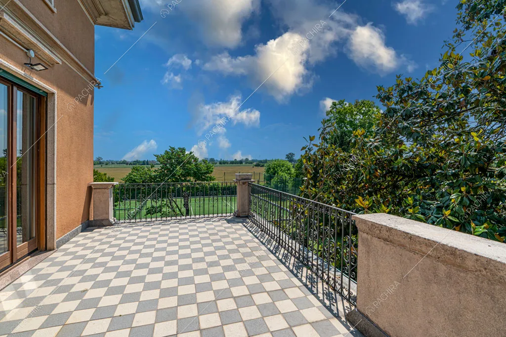 Terrazza della villa Ramaria, location in stile classico a Ravenna