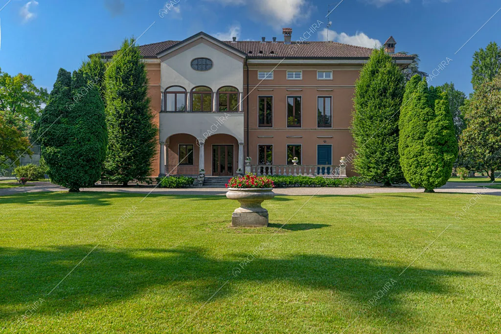 Esterni della villa Ramaria, location in stile classico a Ravenna