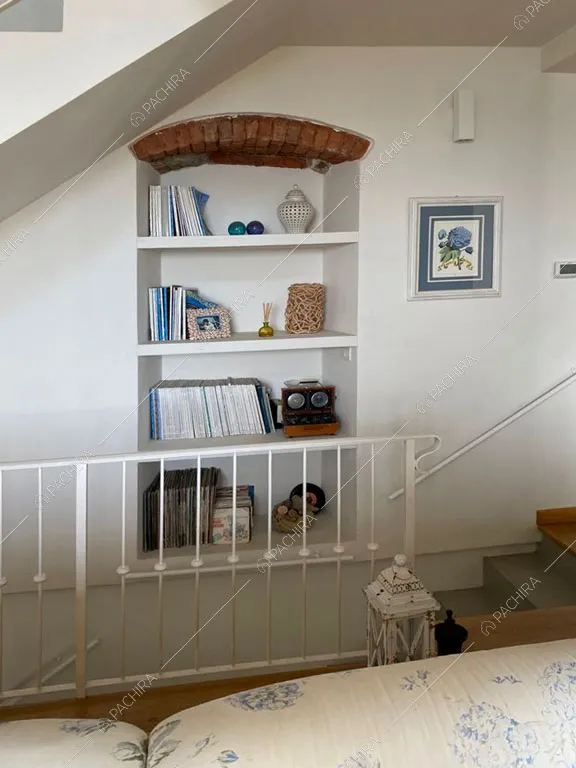 Scale della villa Nyiri, location in stile moderno a La Spezia