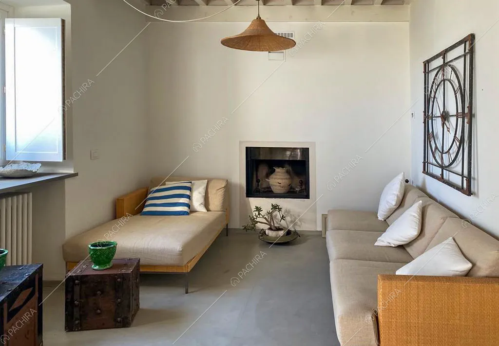 Salotto della villa Nyiri, location in stile moderno a La Spezia
