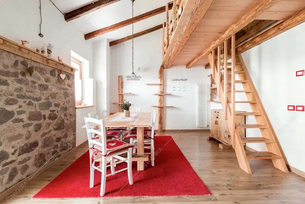 Sala da pranzo dello chalet Cantabrico, location in stile rustico a Trento