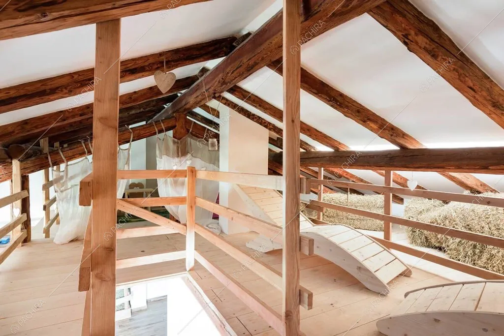 Soppalco dello chalet Cantabrico, location in stile rustico a Trento