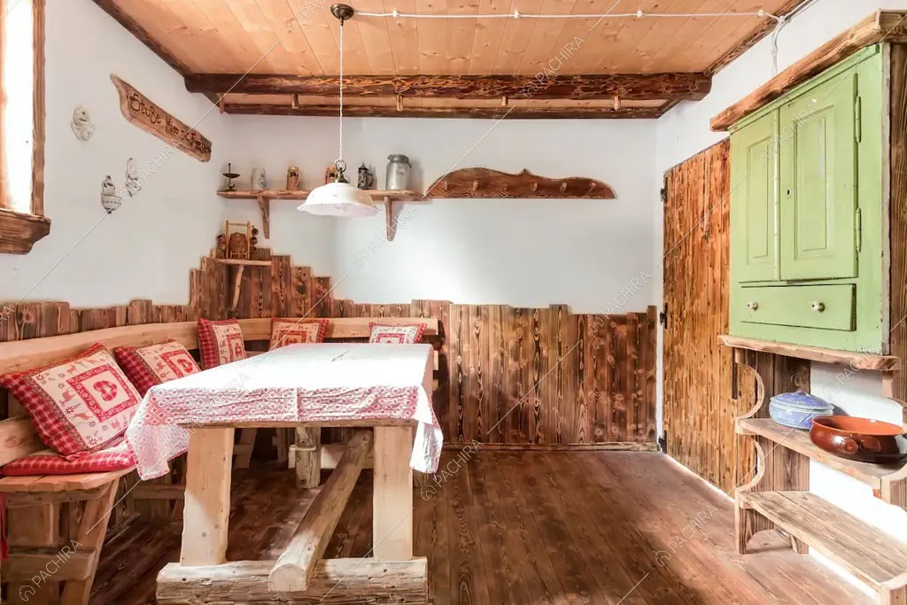 Sala da pranzo dello chalet Cantabrico, location in stile rustico a Trento