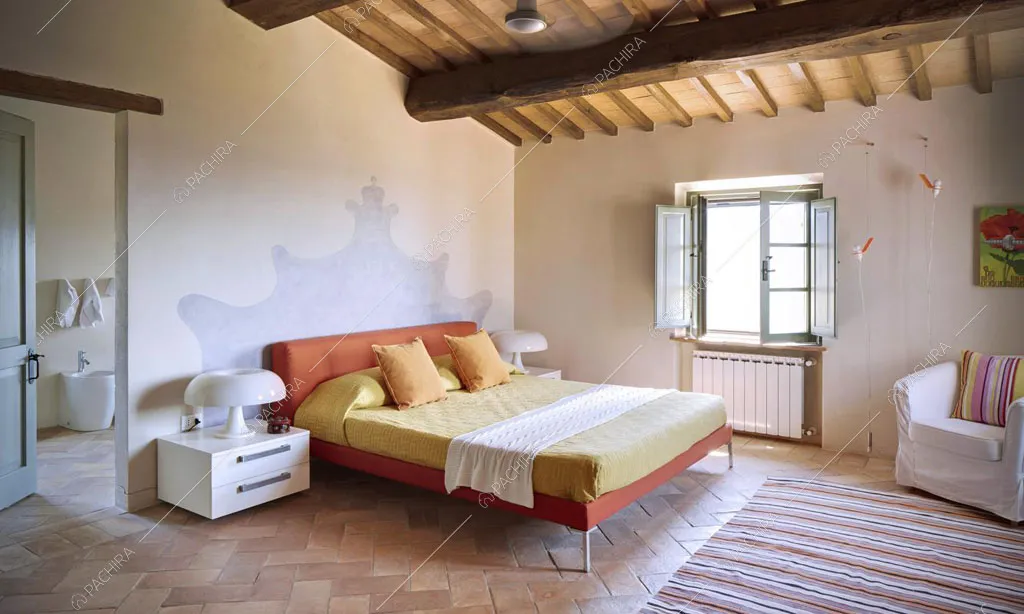 Camera da letto matrimoniale con bagno privato della villa Monegros, location in stile contemporaneo a Viterbo
