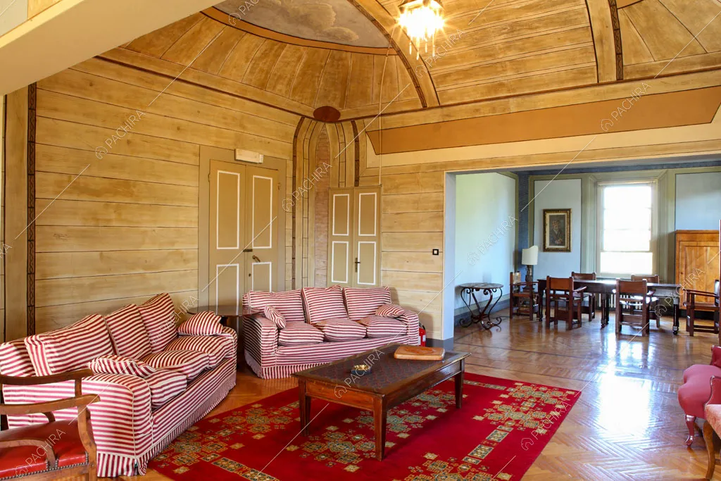 Salotto con soffitto a volta della dimora storica Seram, location in stile classico a Bologna