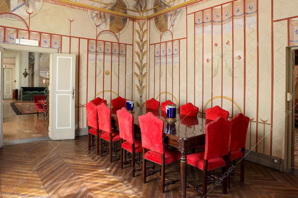 Sala da pranzo con pareti affrescate della dimora storica Seram, location in stile classico a Bologna