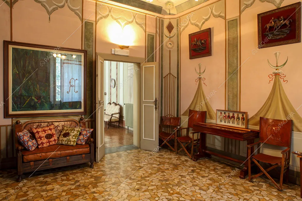Salotto della dimora storica Seram, location in stile classico a Bologna