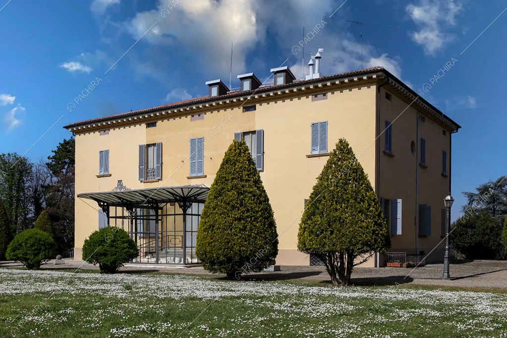 Giardino e vista sugli esterni della dimora storica Seram, location in stile classico a Bologna