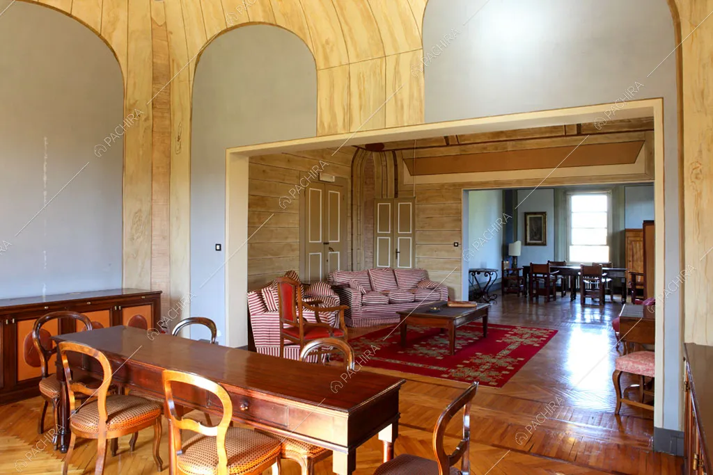 Sala con pareti azzurre della dimora storica Seram, location in stile classico a Bologna