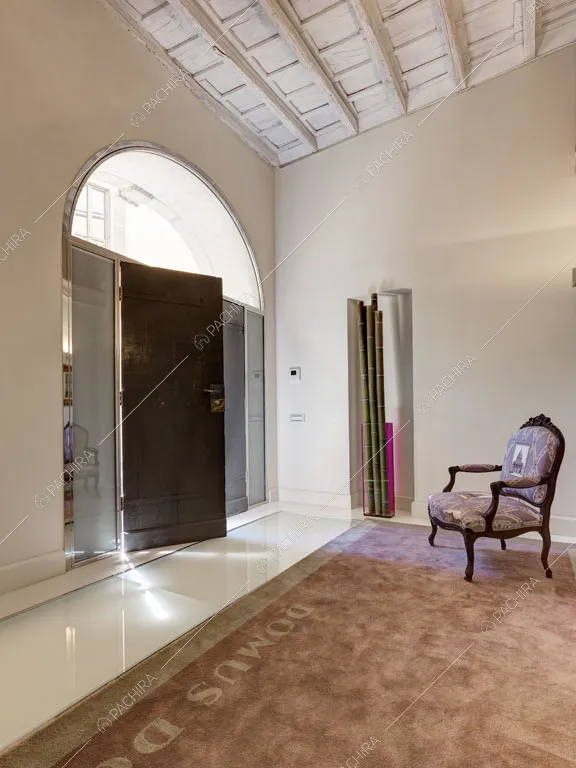 Ingresso dell'appartamento Passiflora, location in stile contemporaneo a Roma