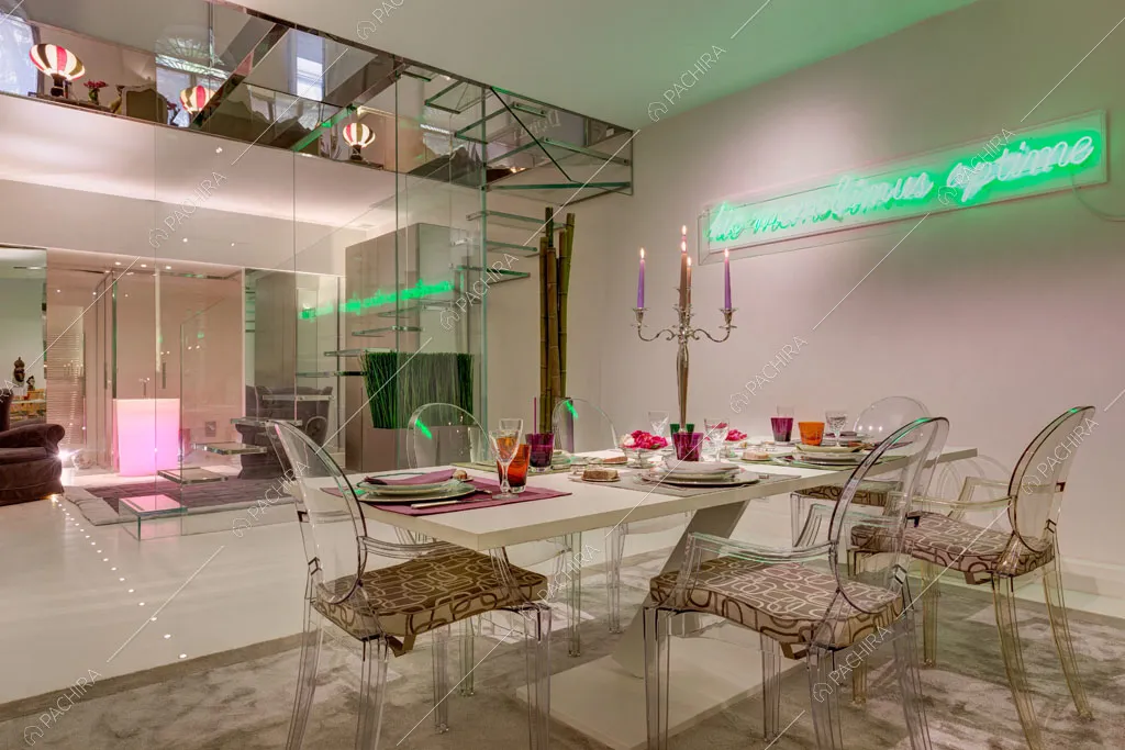 Sala da pranzo dell'appartamento Passiflora, location in stile contemporaneo a Roma