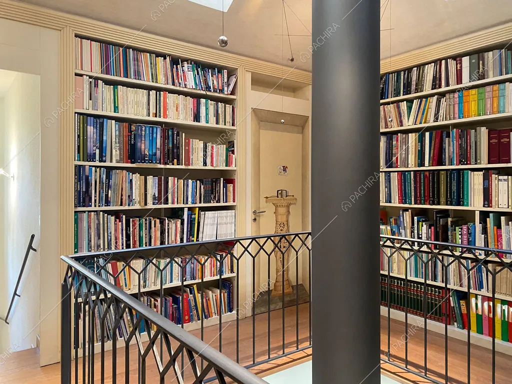 Libreria della villa Aqaba, location in stile contemporaneo ad Aosta