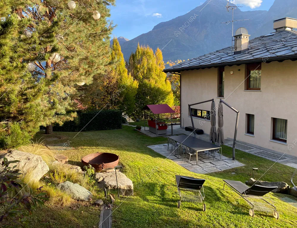 Giardino della villa Aqaba, location in stile contemporaneo ad Aosta