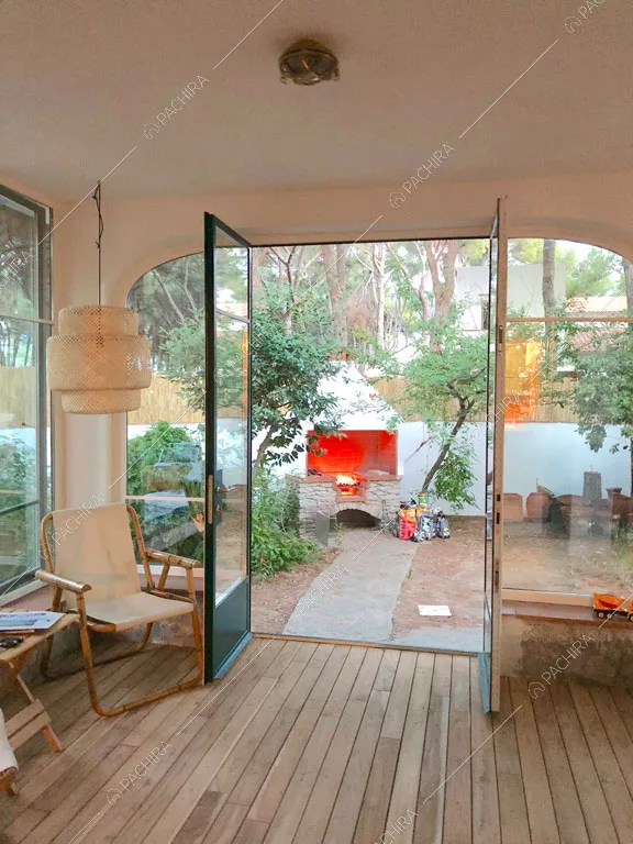 Ingresso della villa Larzac, location in stile moderno a Livorno