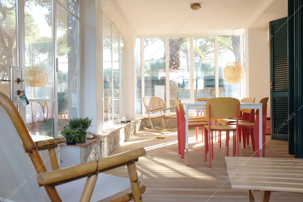 Veranda coperta della villa Larzac, location in stile moderno a Livorno