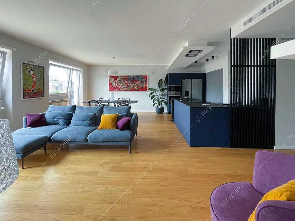 Zona living con cucina a vista dell'appartamento Terfezia, location in stile contemporaneo a Roma
