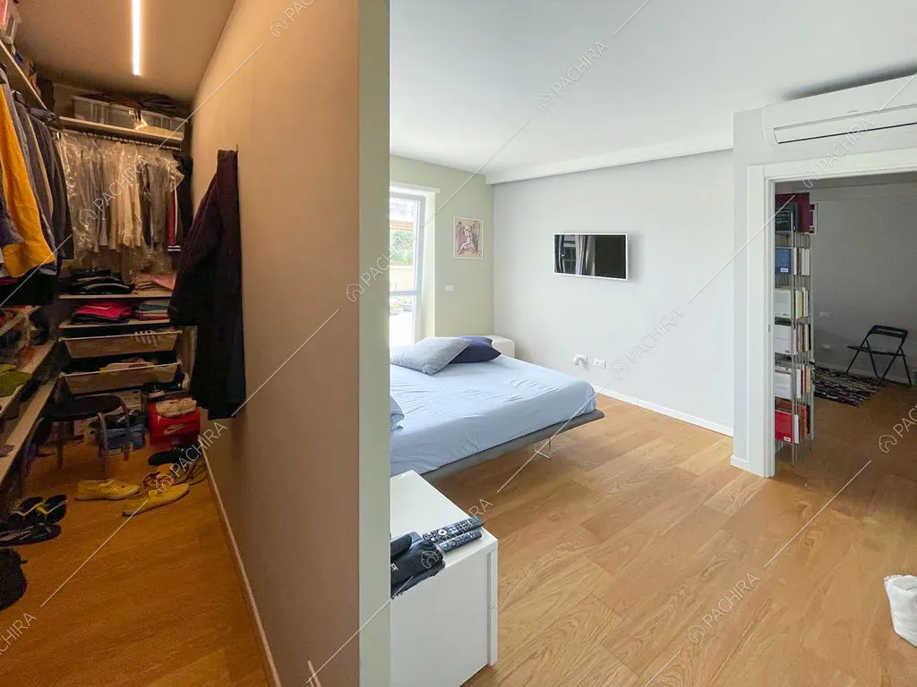 Cabina armadio dell'appartamento Terfezia, location in stile contemporaneo a Roma