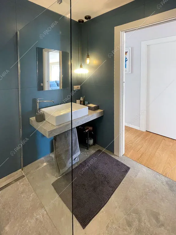 Bagno con box doccia dell'appartamento Terfezia, location in stile contemporaneo a Roma