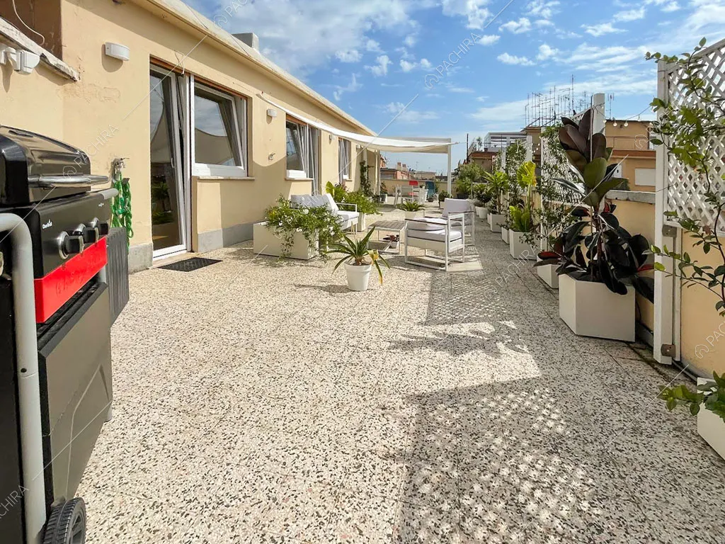 Ampia terrazza dell'appartamento Terfezia, location in stile contemporaneo a Roma