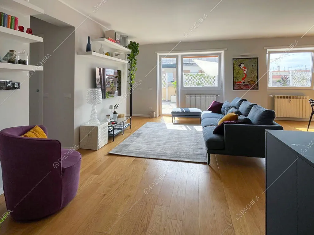 Zona living con porta-finestra dell'appartamento Terfezia, location in stile contemporaneo a Roma
