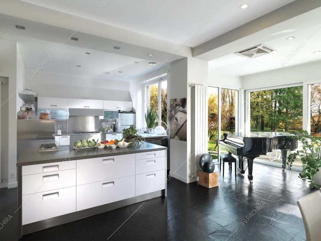Cucina con fornelli a gas della villa Chalbi, location in stile moderno a Torino