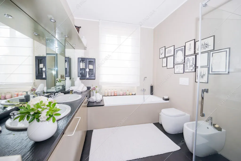 Bagno con vasca della villa Chalbi, location in stile moderno a Torino