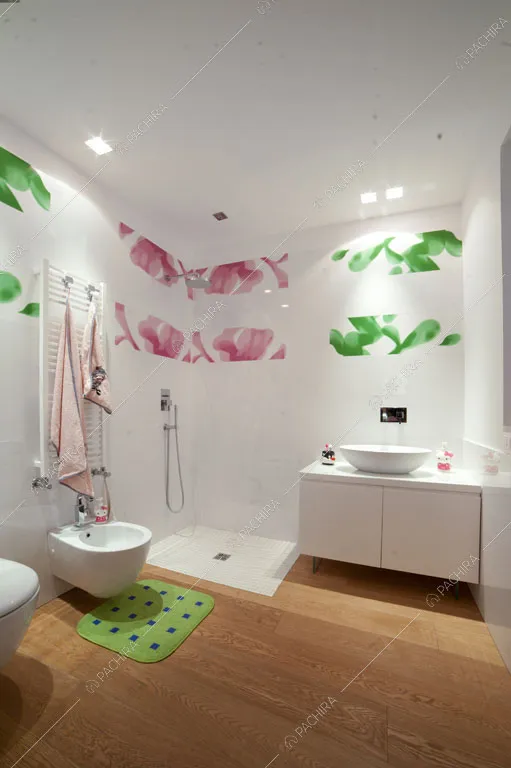 Bagno con carta da parati della villa Garigliano, location in stile contemporaneo a Barletta-Andria-Trani