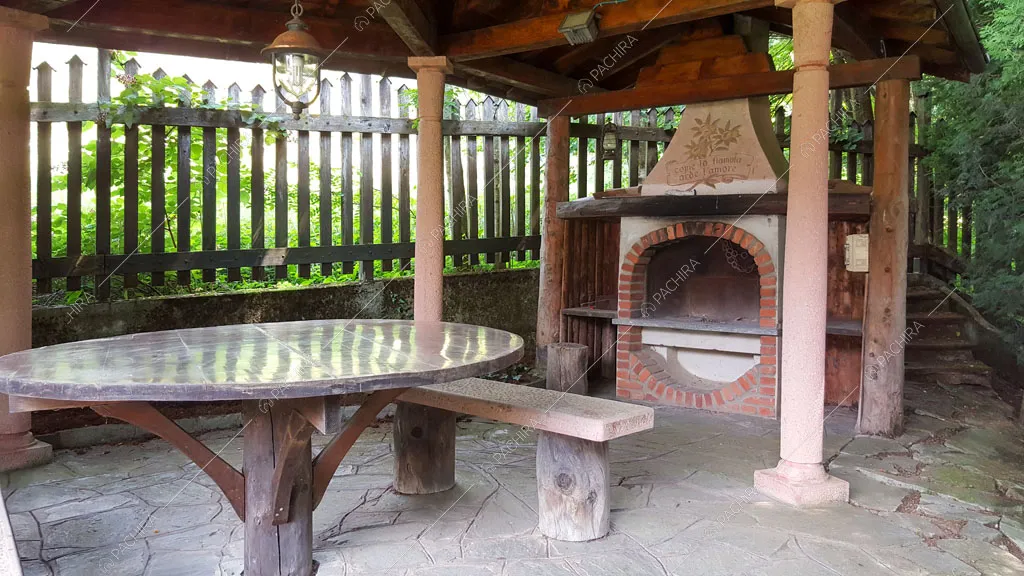 Patio dello chalet Betel, location in stile rustico a Lecco