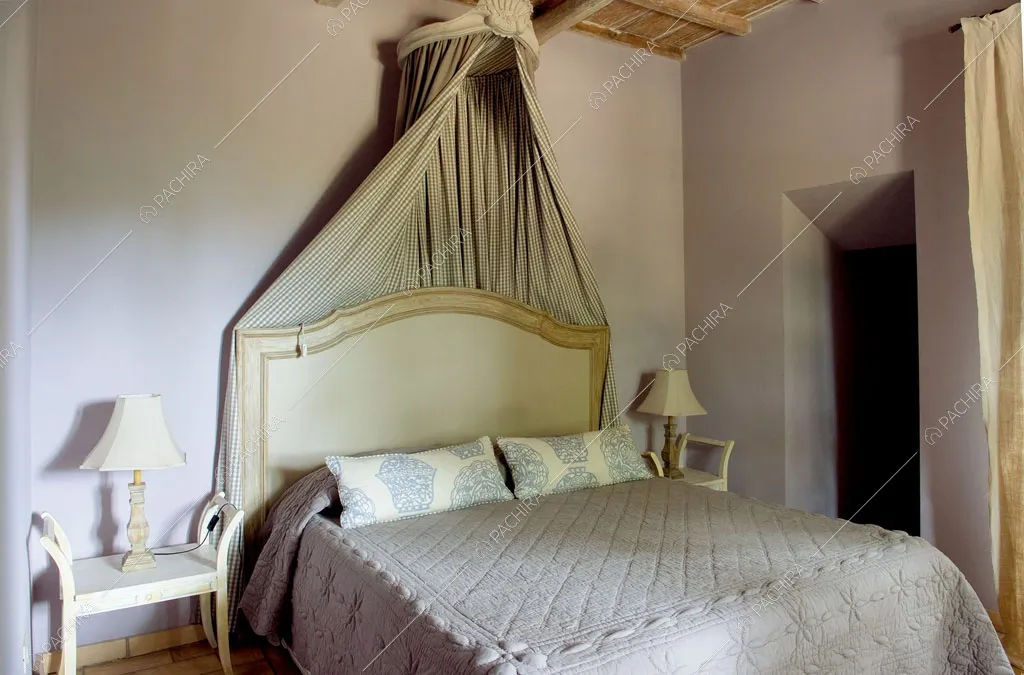 Pavimento in cotto nella camera da letto della villa Pieris, location in stile rustico a Roma