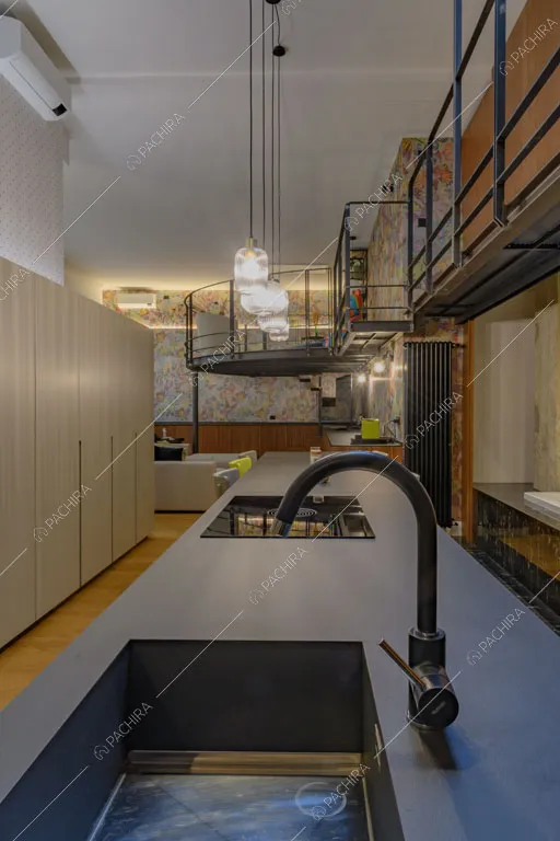 Isola della cucina con fornelli a induzione del loft Sechura, location in stile contemporaneo a Milano