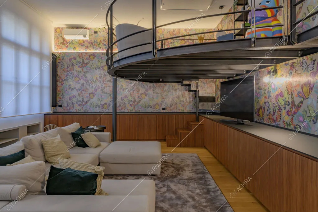 Soppalco nella zona living del loft Sechura, location in stile contemporaneo a Milano
